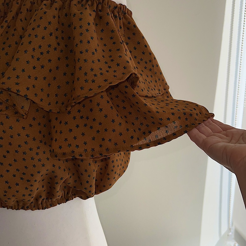 She + Sky Off-the-Shoulder Ruffle Crop - Picture 8 of 11